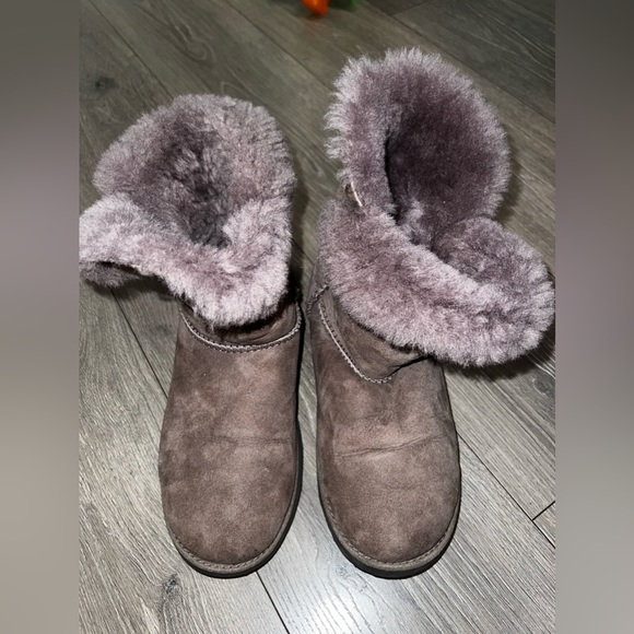 Ugg Women's Classic Cuff Short Boot | Color: Stormy Grey | Size 9.5 - Picture 5 of 7